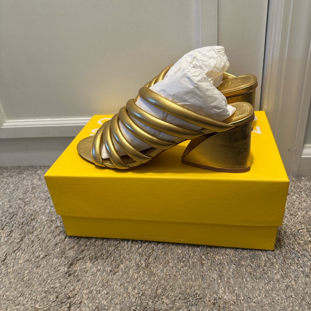 Mercedes Castillo Gold Metallic Izzie Heel Block Sandals - Picture 6 of 7